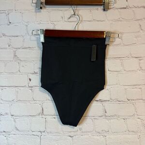 SKIMS Seamless Sculpt High Waisted Thong Onyx Size XS